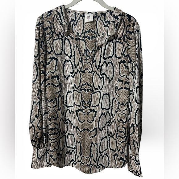 CAbi Tops - Cabi Women’s Serpentine Snake Print Black and Cream Blouse